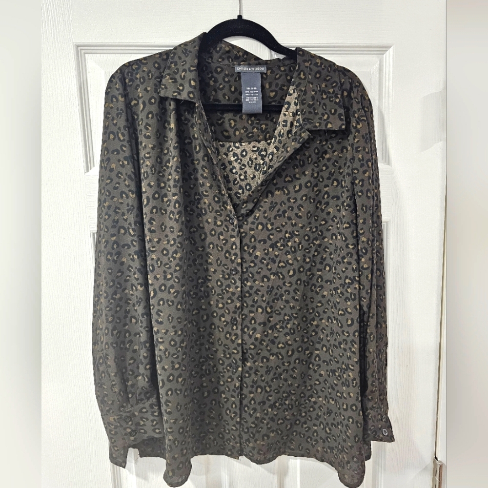 Chelsea & Theodore Woman's Top